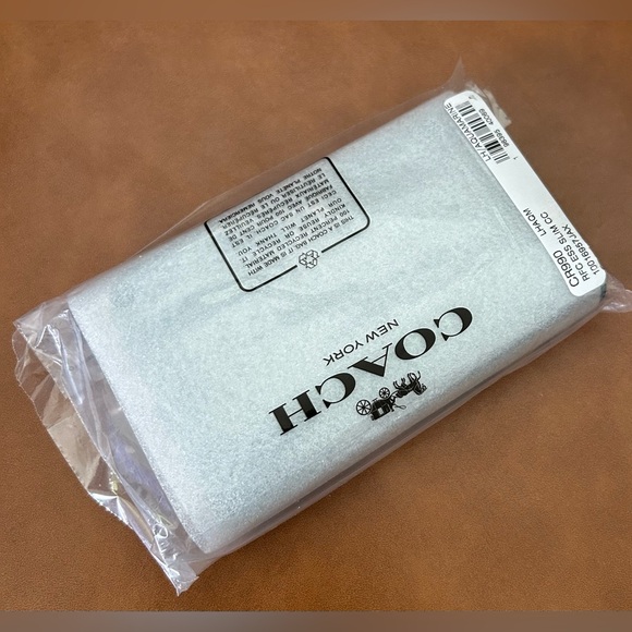 Coach Essential Slim Card Case - Picture 10 of 12